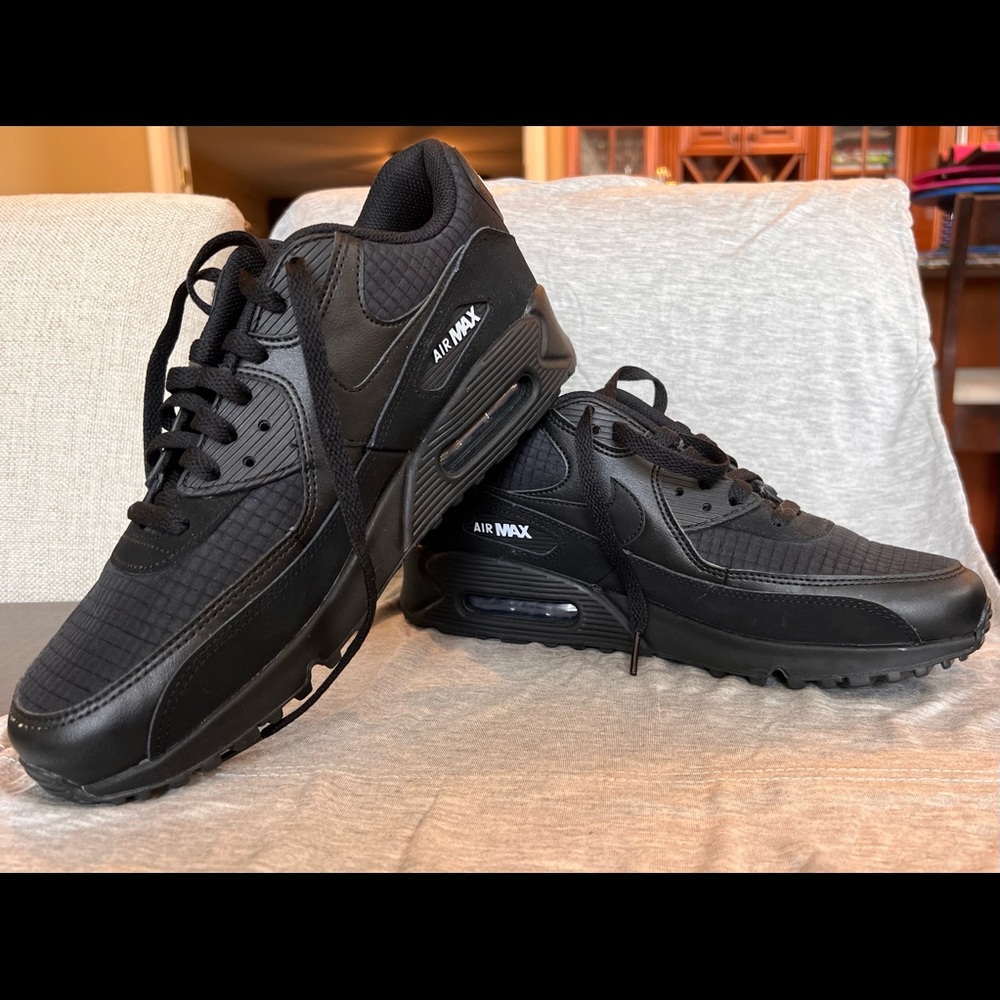Nike black Air Max 9 1/2